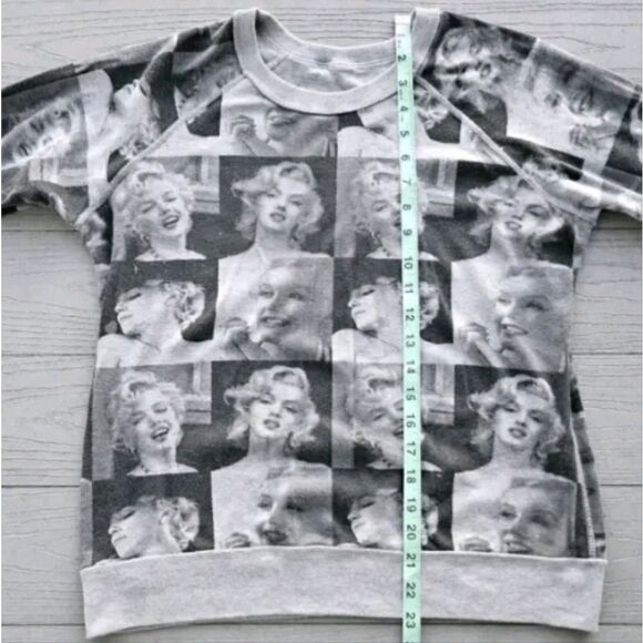 Marilyn Monroe reversible sweatshirt. Preloved vintage. Xs. - Picture 12 of 12